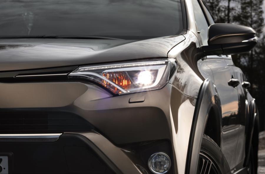 Детали экстерьера Toyota RAV4 Adventure 2017 года  (CIS) (фото 5 из 8)